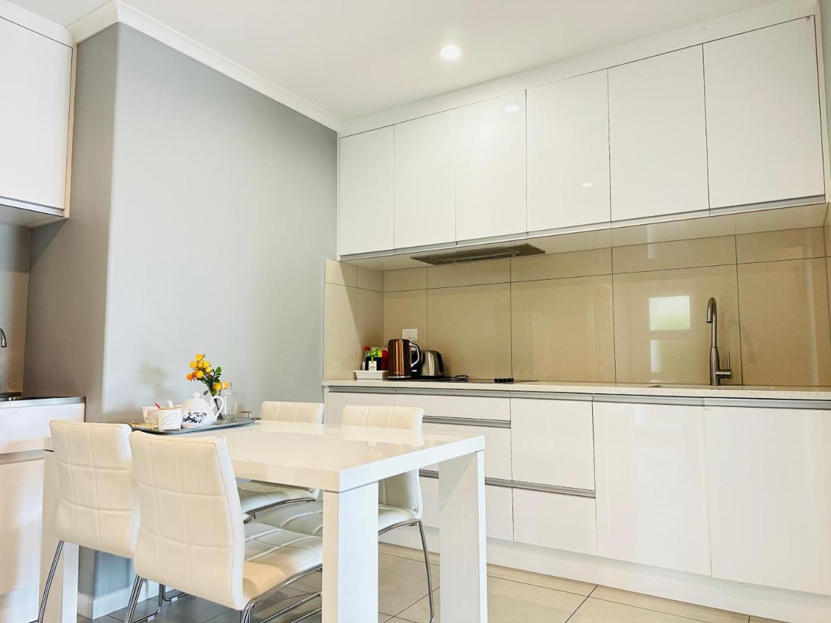 99E 5-Bedrooms Luxury House 汉密尔顿 外观 照片