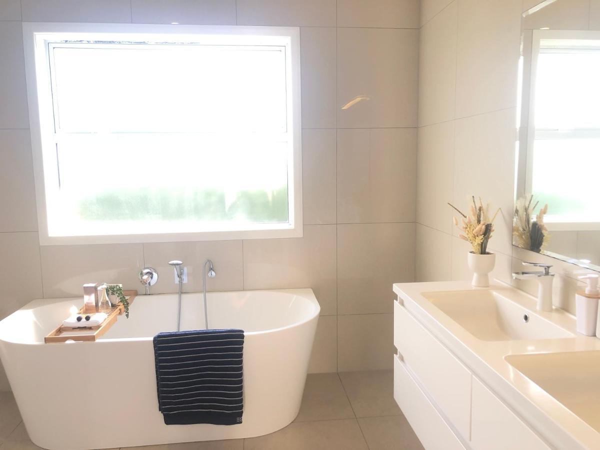 99E 5-Bedrooms Luxury House 汉密尔顿 外观 照片